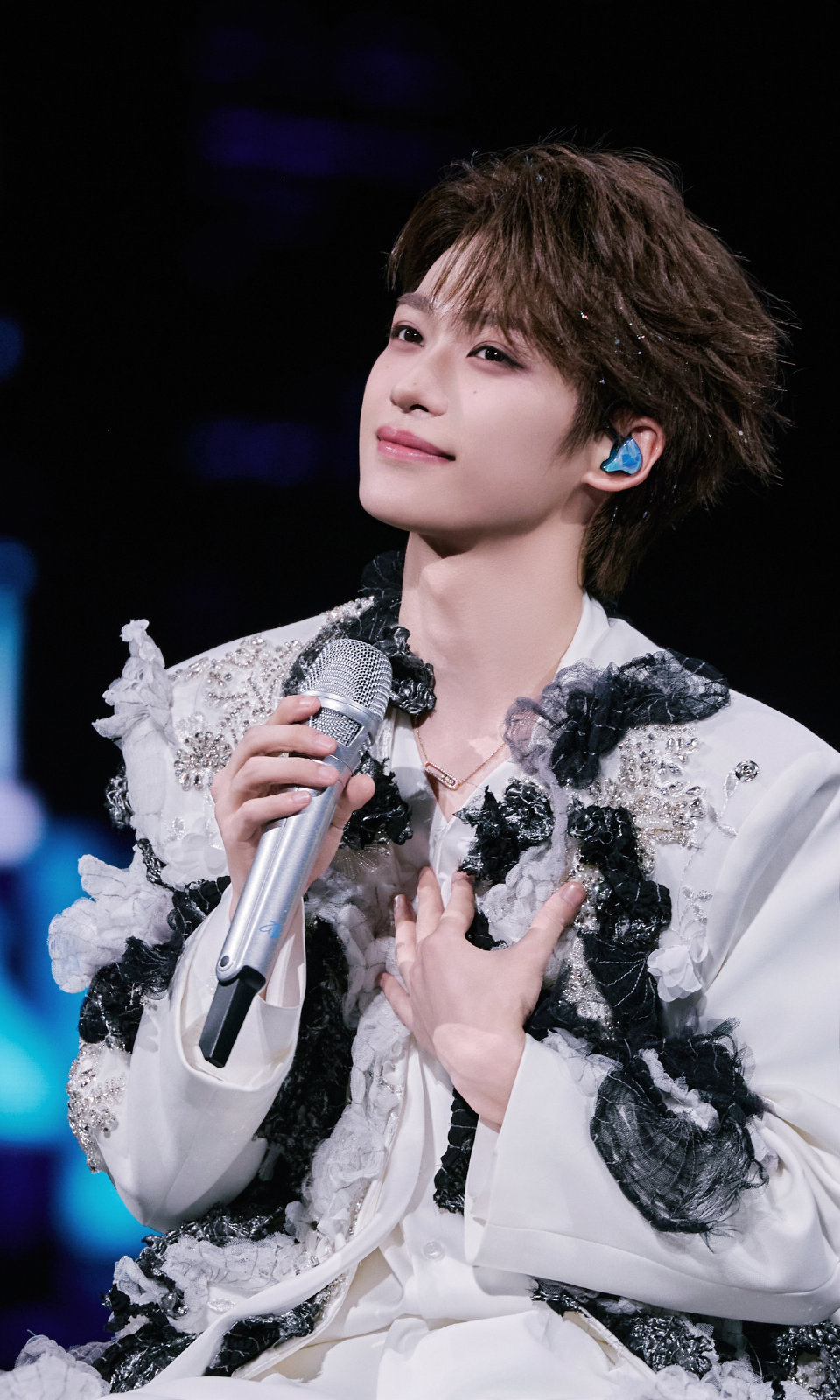 梓渝我们还要继续游梓渝我们还要继续游 