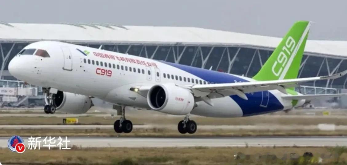 C919首飞国际，乌兰巴托水门迎接！国产大飞机今天迈出历史性一步

今天下午，一
