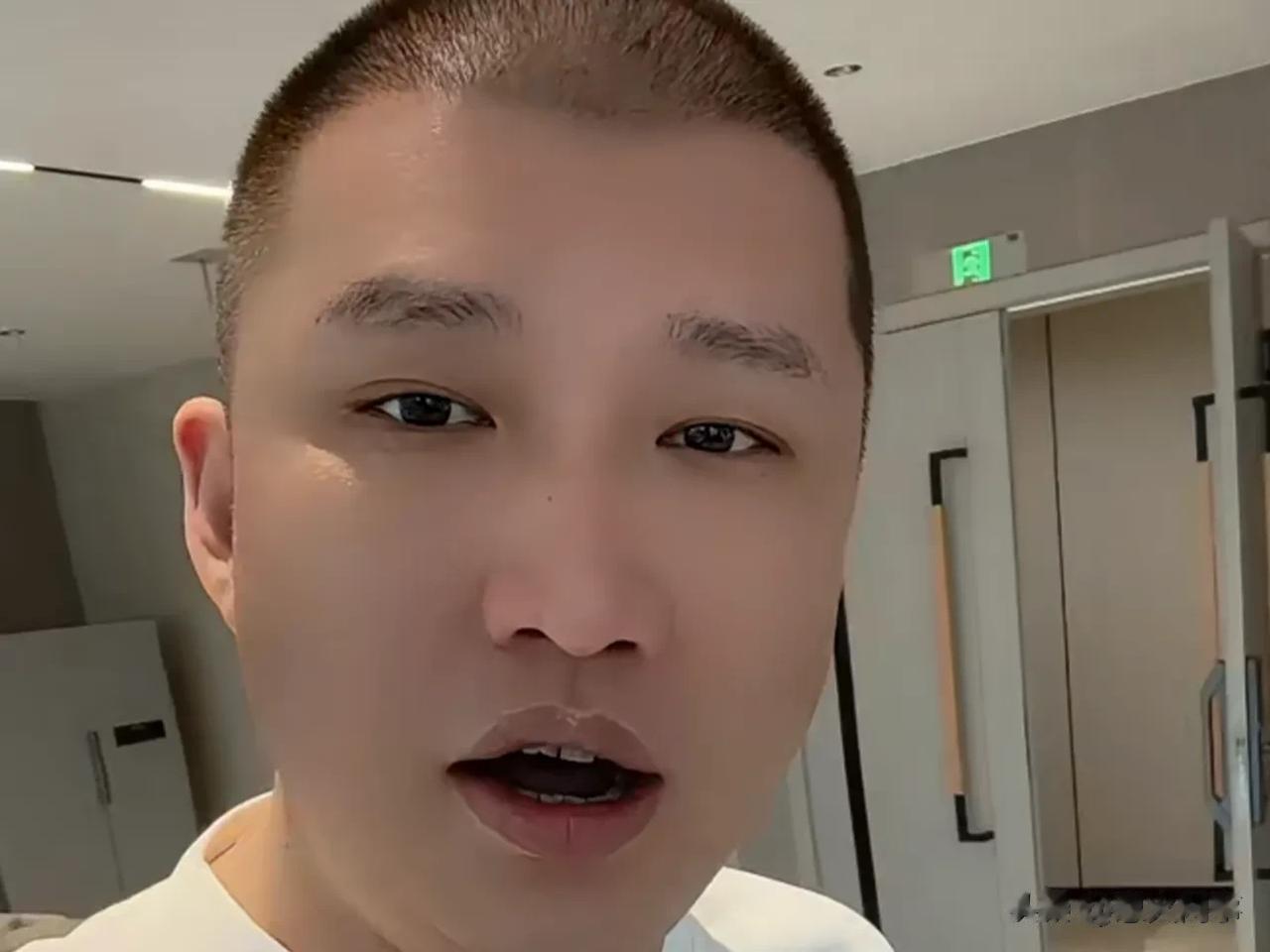 “我每个月最少赚1500万，多得时候两三千万，三四千万都有，你们在公屏骂我，嘲讽