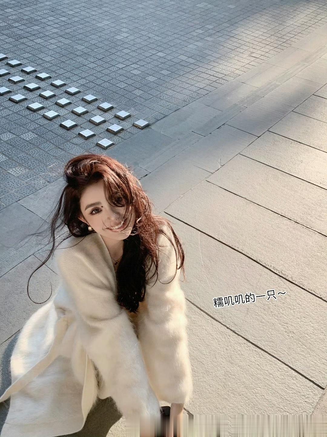周末好[嘻嘻]来透一件我很喜欢的超幼Mohair浴袍大开衫 主推滴～也是本期的加