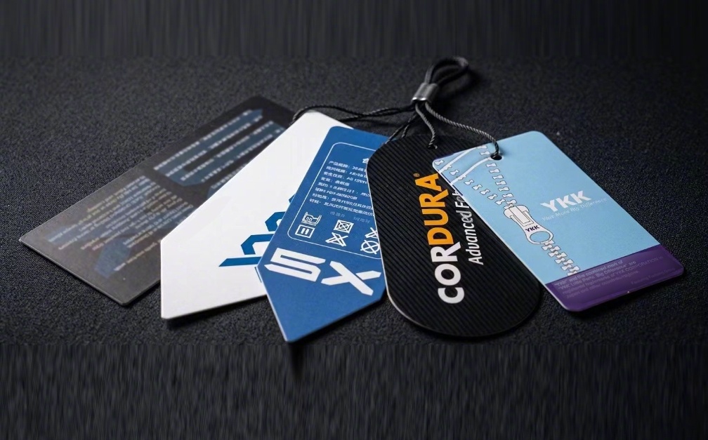 4月初，我们新的户外男装品牌快发布了，跟大家说下进度：品牌名字：5X户外。定位是