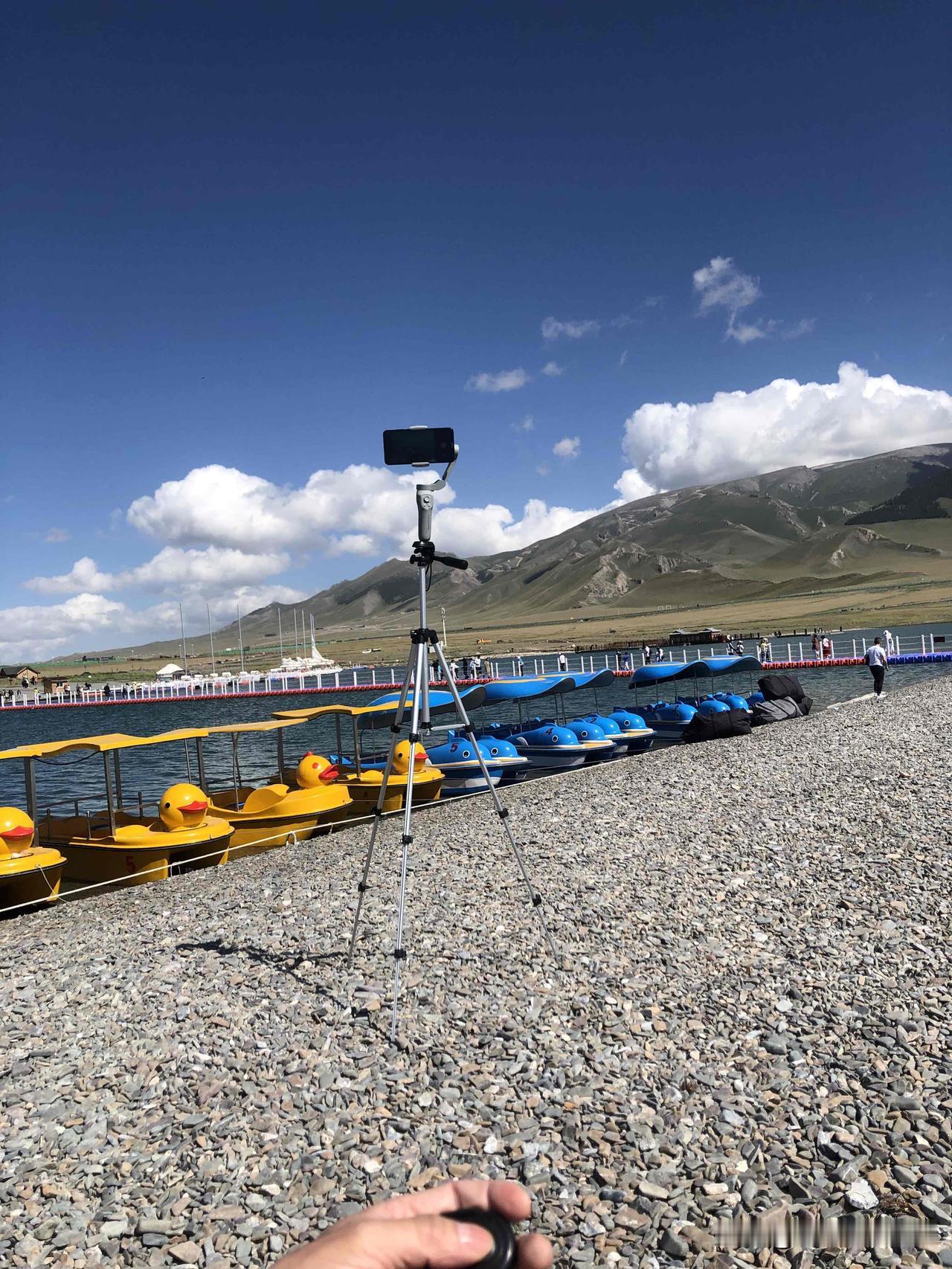 在赛里木湖躺平了！