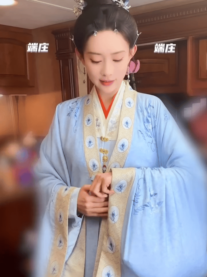 是可爱的兜里少爷巧克力呀🥰和巧克力一起期待孟孟的待播剧哇[给你小心心] 孟子义