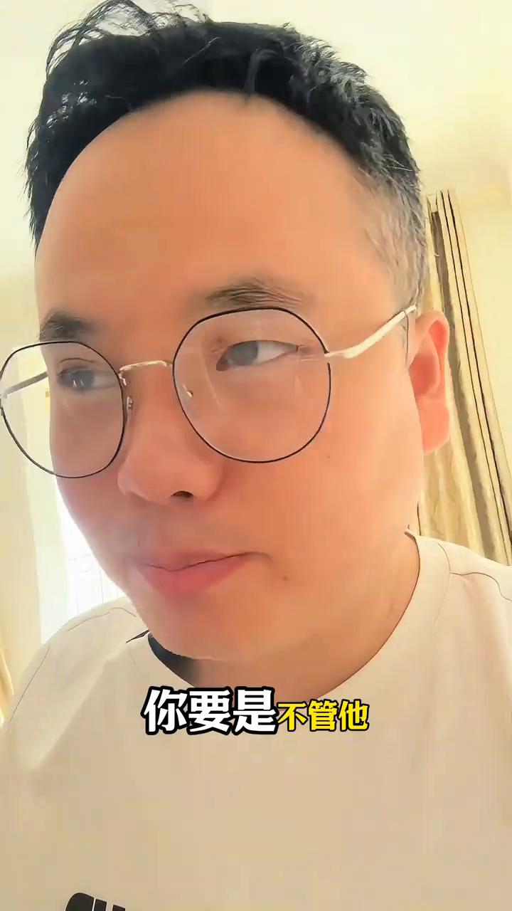 手机里有一个监听功能，一定要关掉。这不是开玩笑，智能手机的监听会收集个人所有信息