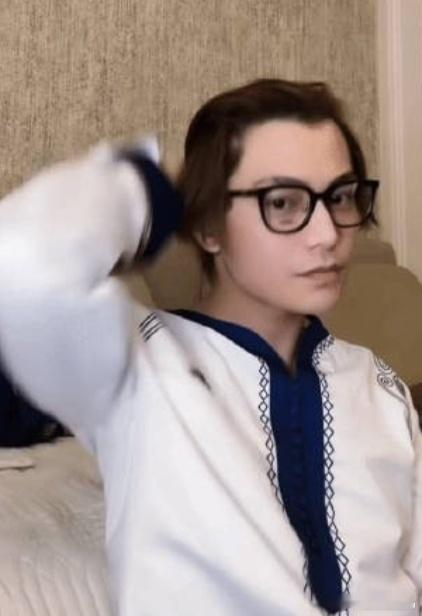 丁禹兮素颜吃播网友说素颜和平时差距好大 ​​​