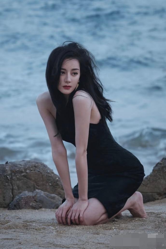 终于明白为什么迪丽热巴 在面对她和陈飞宇的绯闻时如此淡定 不是因为没有大佬喜欢她