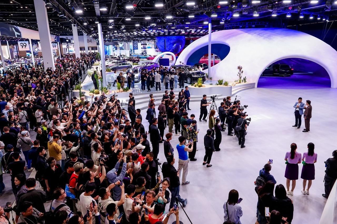 鸿蒙智行累计交付135万辆，43个月破百万背后的体系力
逛完北京车展我翻了一下鸿