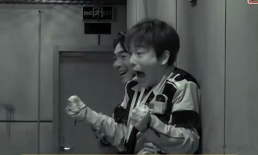 彭昱畅以前吓跪现在吓晕彭昱畅密逃被吓晕了 彭昱畅密逃又贡献名场面，以前吓跪，现在