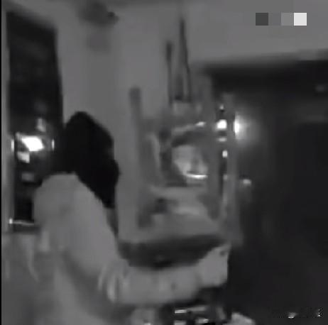 上海一男子被公司辞退10个月，依然不敢告诉家人，自己在网上炒股亏光了十几年的积蓄