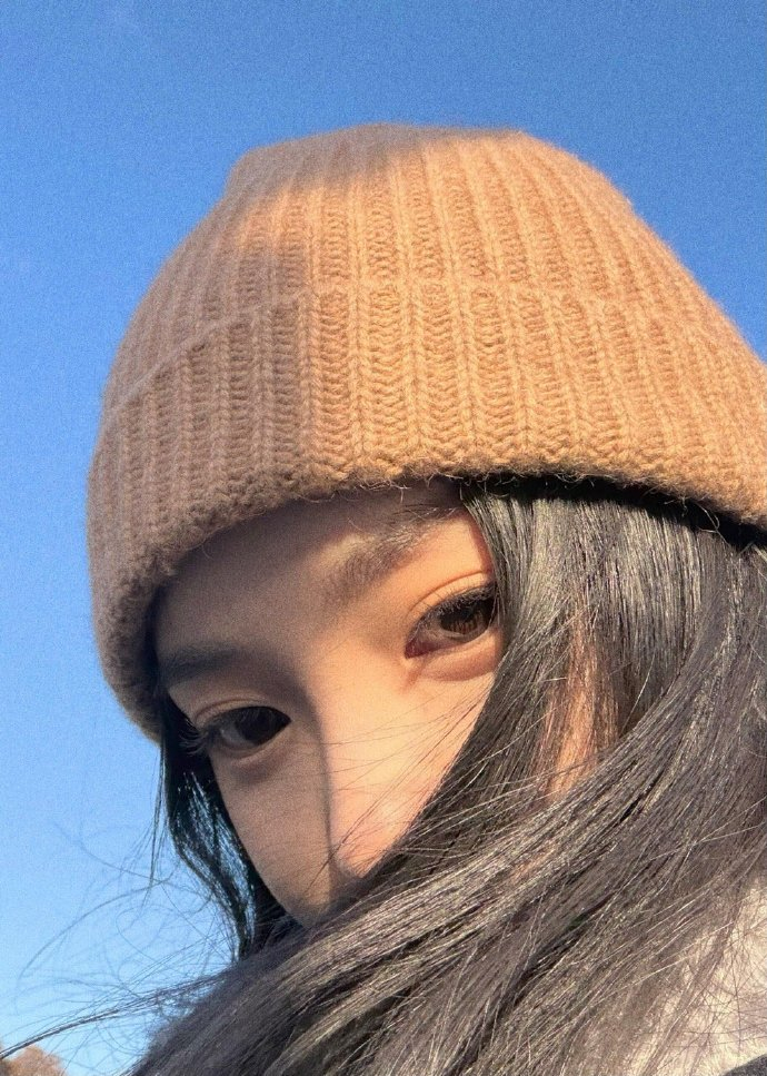 软萌软萌的刘浩存又来分享日常了！美女真是又萌又帅又娇！刘浩存好萌 ​​​