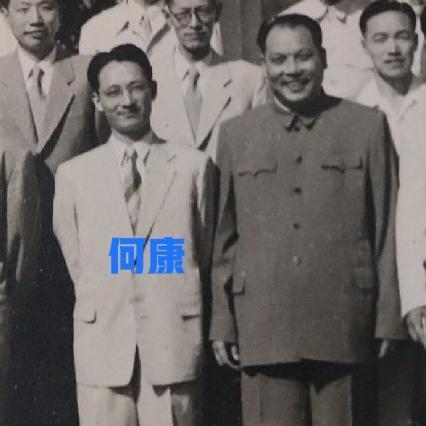 1956年，吴石将军的挚友何康留下了一张颇为罕见的老照片。画面里的他戴着眼镜，气