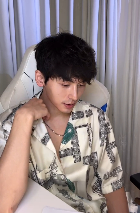 卡在美丽一幕 