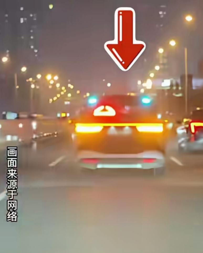 3月31日晚，武汉的某自动驾驶服务车辆有一些出现了系统故障。

一些载有乘客的车