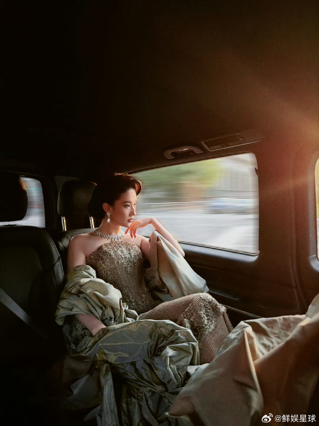 刘亦菲车窗神颜刘亦菲划时代的美人美成啥了都 