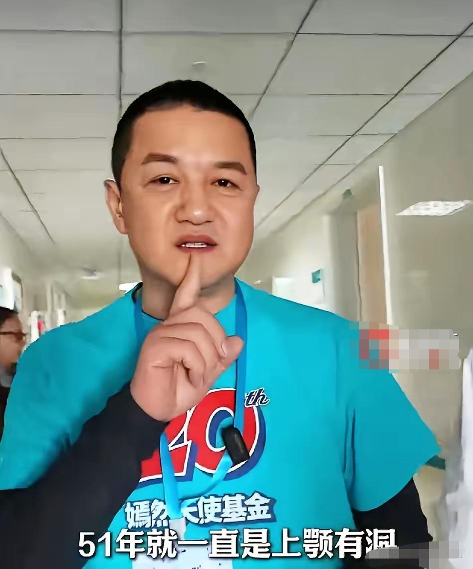 李亚鹏，太难受了！
3月15日，李亚鹏更新了视频，他极力压抑着情绪，却还是忍不住