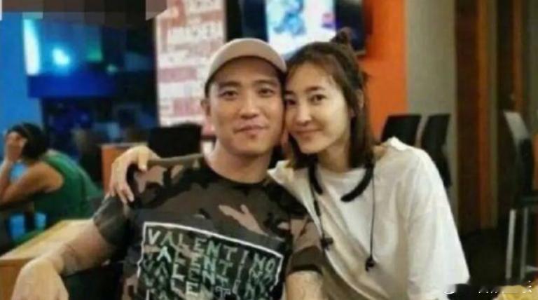 不过看这次乔欣的网传隐婚对象，有双方背景加持，看男方外形和背景都不错，应该还不错