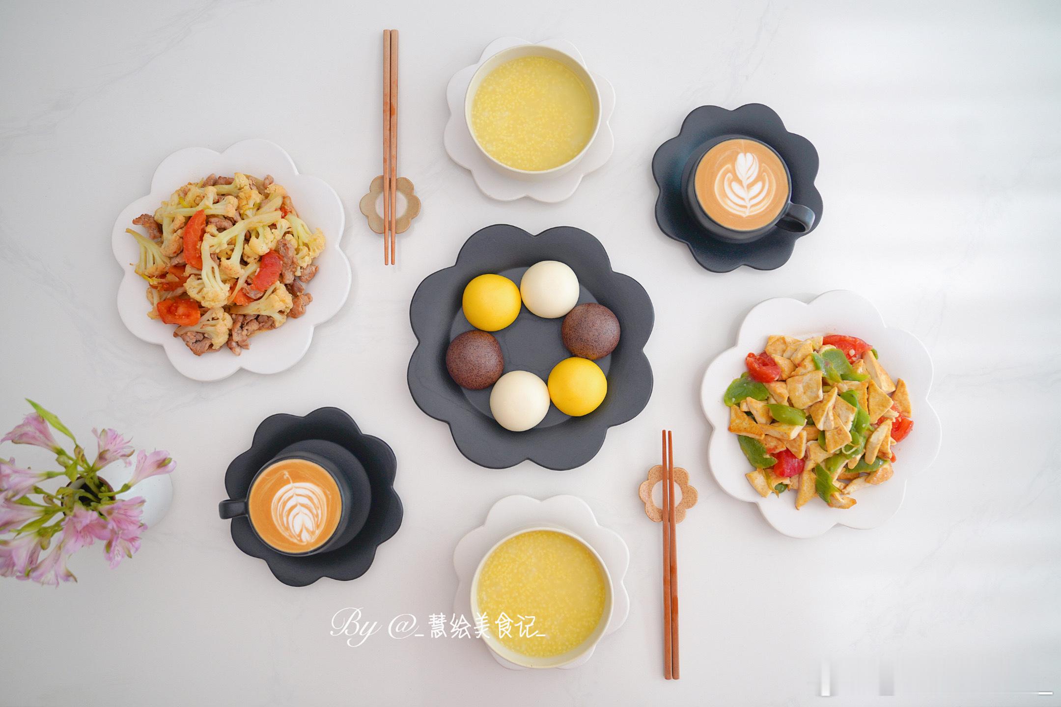 周二早午餐番茄花菜、家常豆腐、小米粥、豆包、咖啡~ ​​​