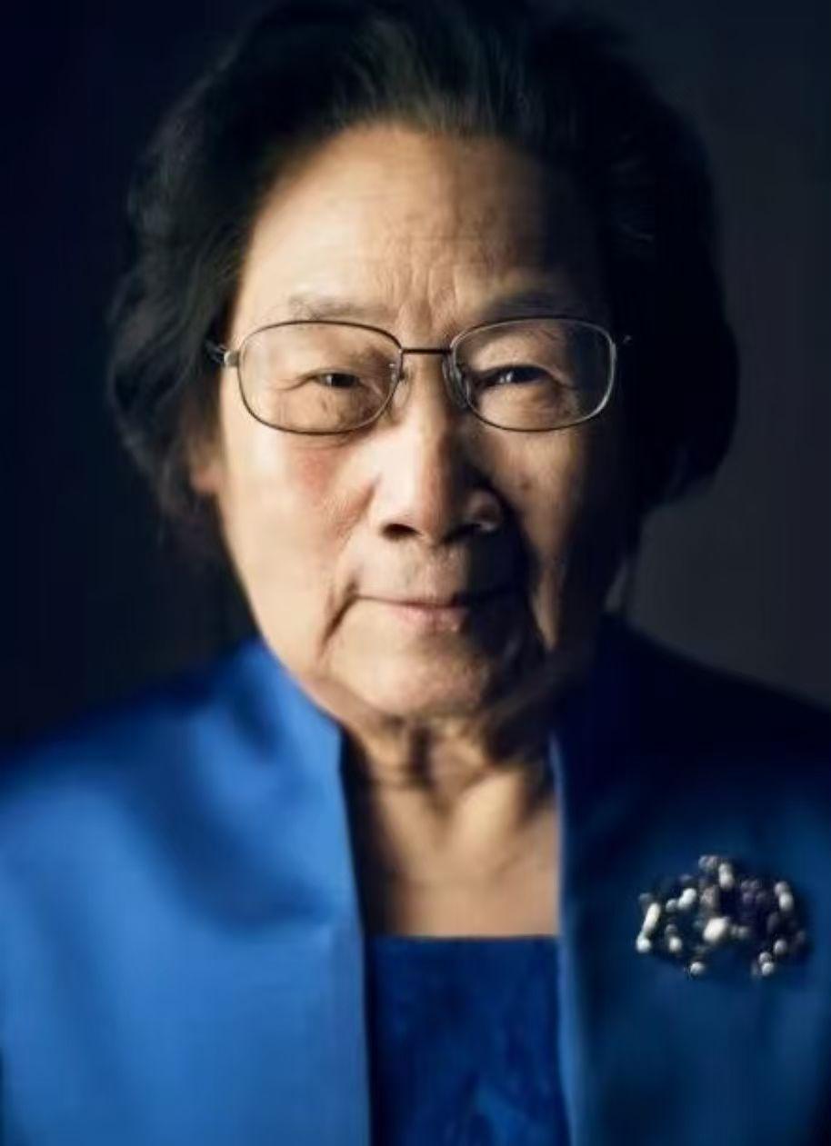 生物学家说：
“你可以不结婚，
但是一定要有性伴侣。
孤阴不生，孤阳不长。
一个