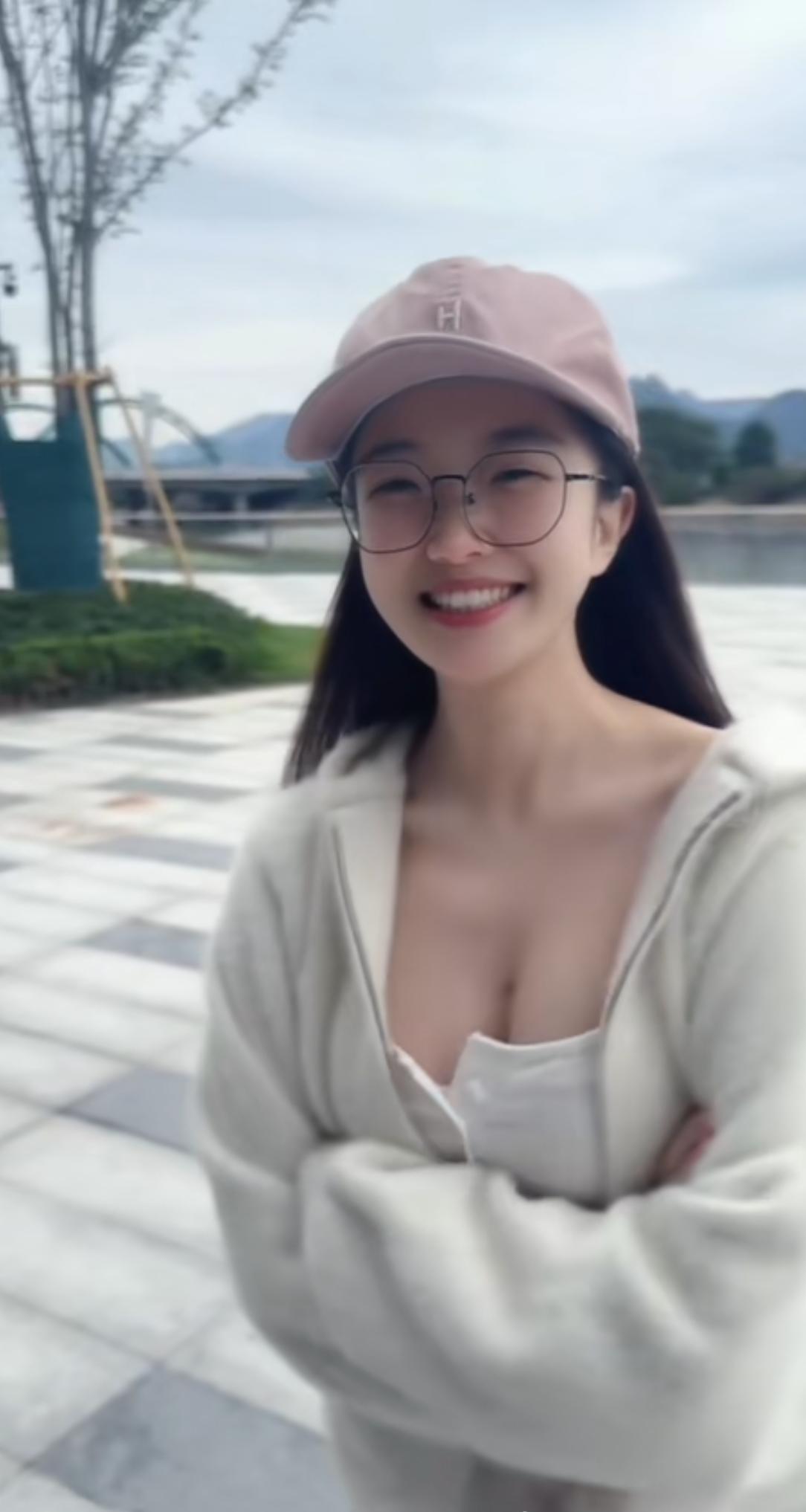 生活百般滋味，人生需要笑对！开心是治疗各种烦恼的最好良药！记得每天服用哦[大笑]