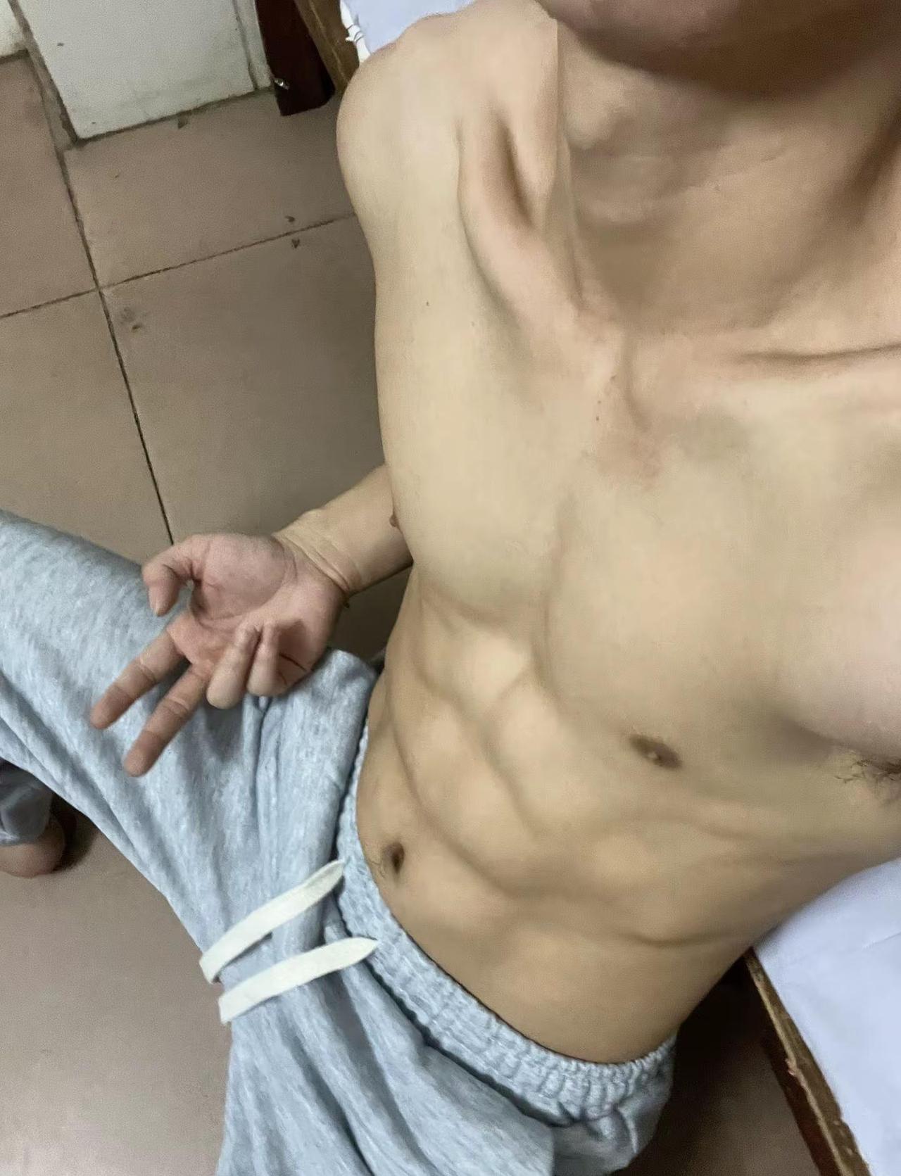 没有人情哪来的事故 腹肌 居家肌肉随拍