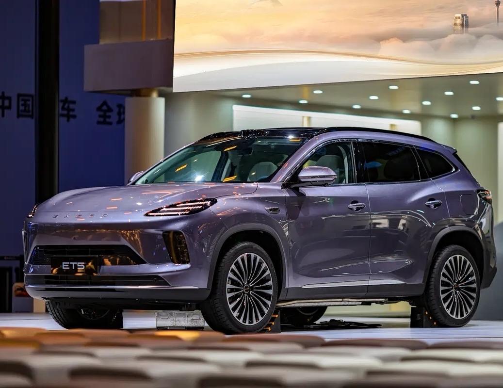 看来星纪元ET5扛起了星途的大旗，从网络渠道来看，星纪元ET5的试驾以及车主的反