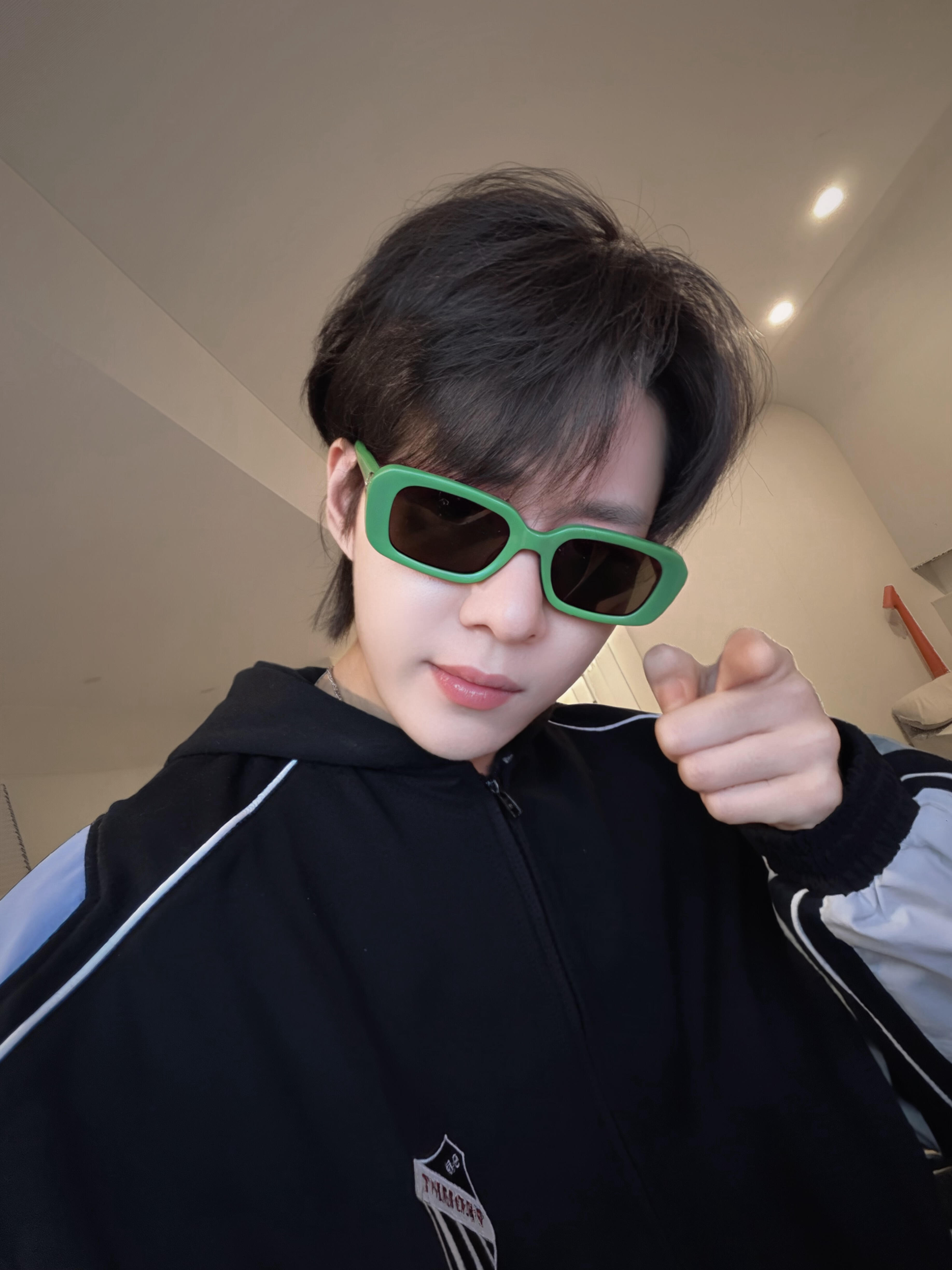 十个勤天 哥哥真去进修自拍了！听劝的钥沅宝宝！真棒！越来越会拍了！我们钥沅咋这么