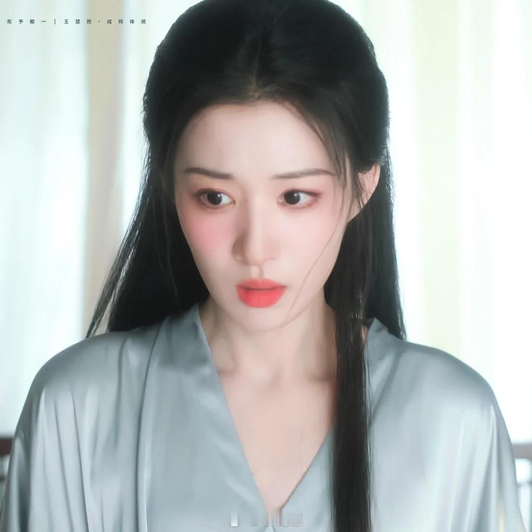 王楚然越素越美谁懂啊！王楚然素净打扮直接美到心巴上，简单干净就很出彩，这种淡颜系