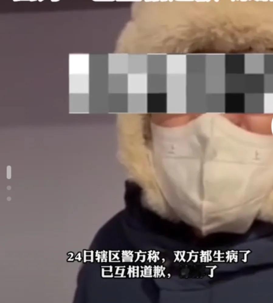 12月23日浙江杭州，女子给邻居赠药，因头晕延误送药时间，被对方踹门辱骂！网友们