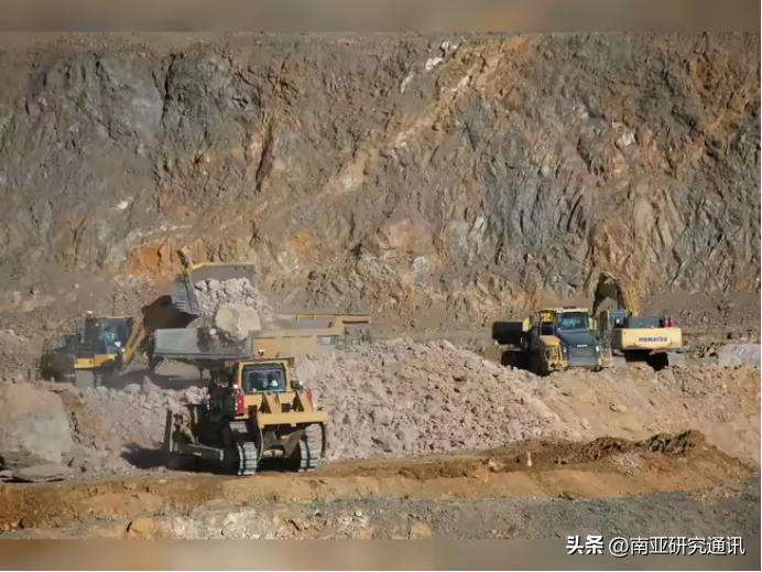 《经济时报》2月28日报道，印度安得拉邦获准开发大型海滨矿砂，旨在利用其富含的战