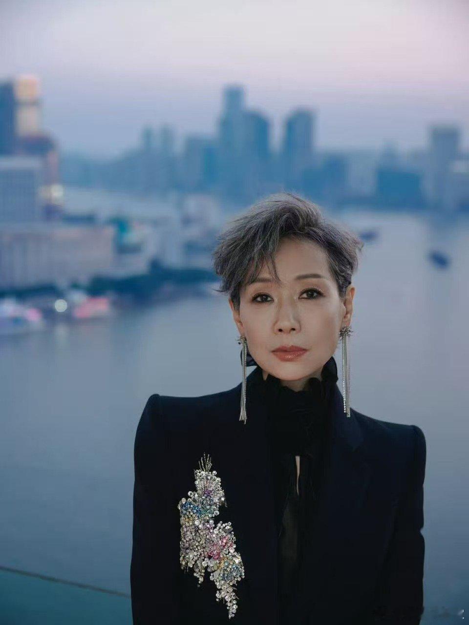 央视新综艺《笑有新生》，叶童、谢娜、贾冰联袂出演，笑料不断，欢乐无限！ 