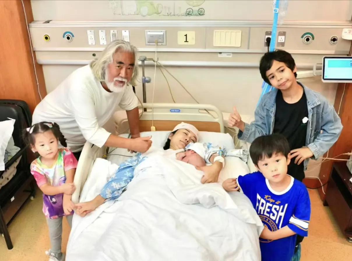 1岁的孩子，73岁的爸，张纪中老当益壮，爱妻杜星霖为他诞下第四个孩子。73岁这个