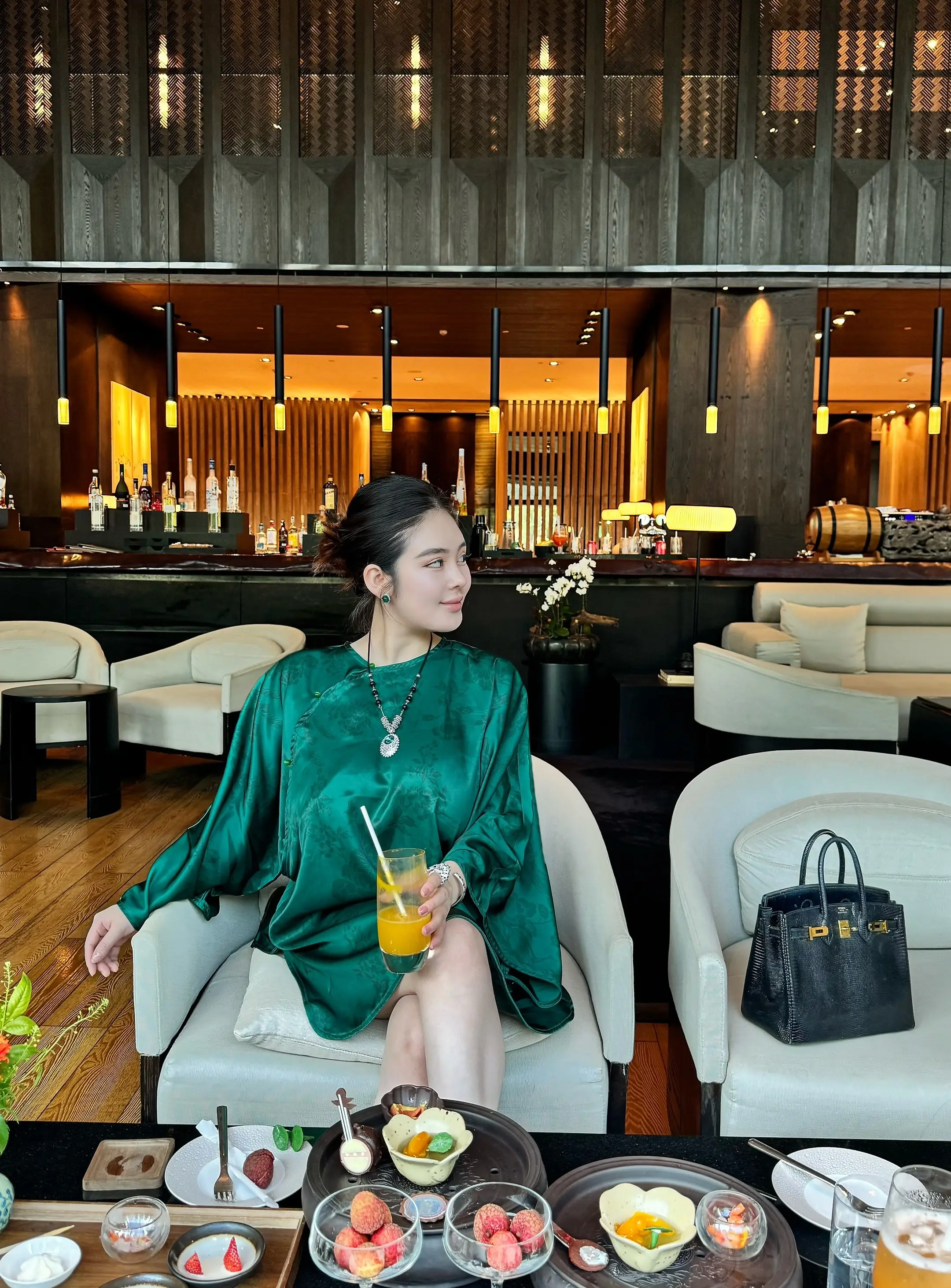 人一定要靠近能托举和滋养你的人 计较里生不出慈悲 争吵里养不出优雅内耗...