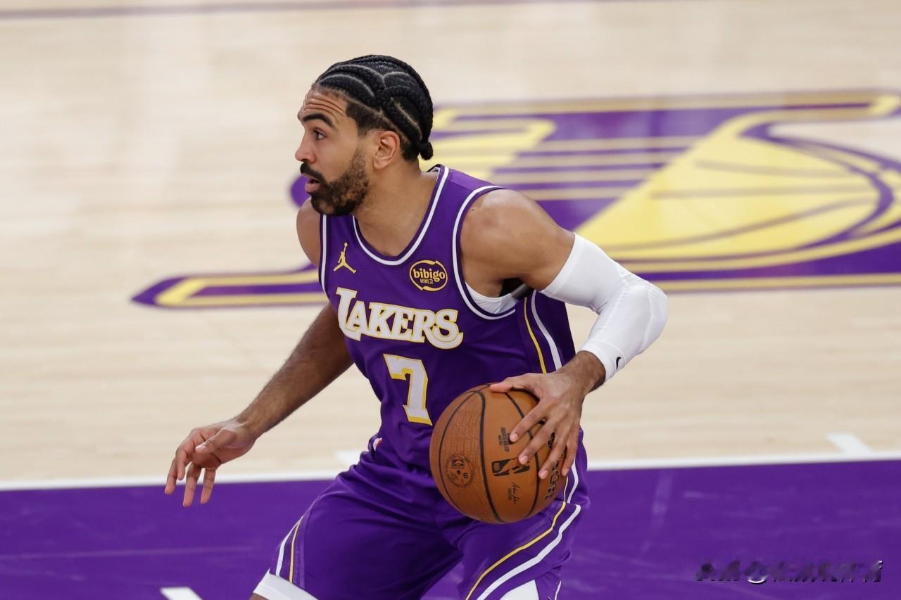 泪奔了，湖人在交易市场上终于有动静了，换了一个射手，这下湖人要起飞了外线终于有靠