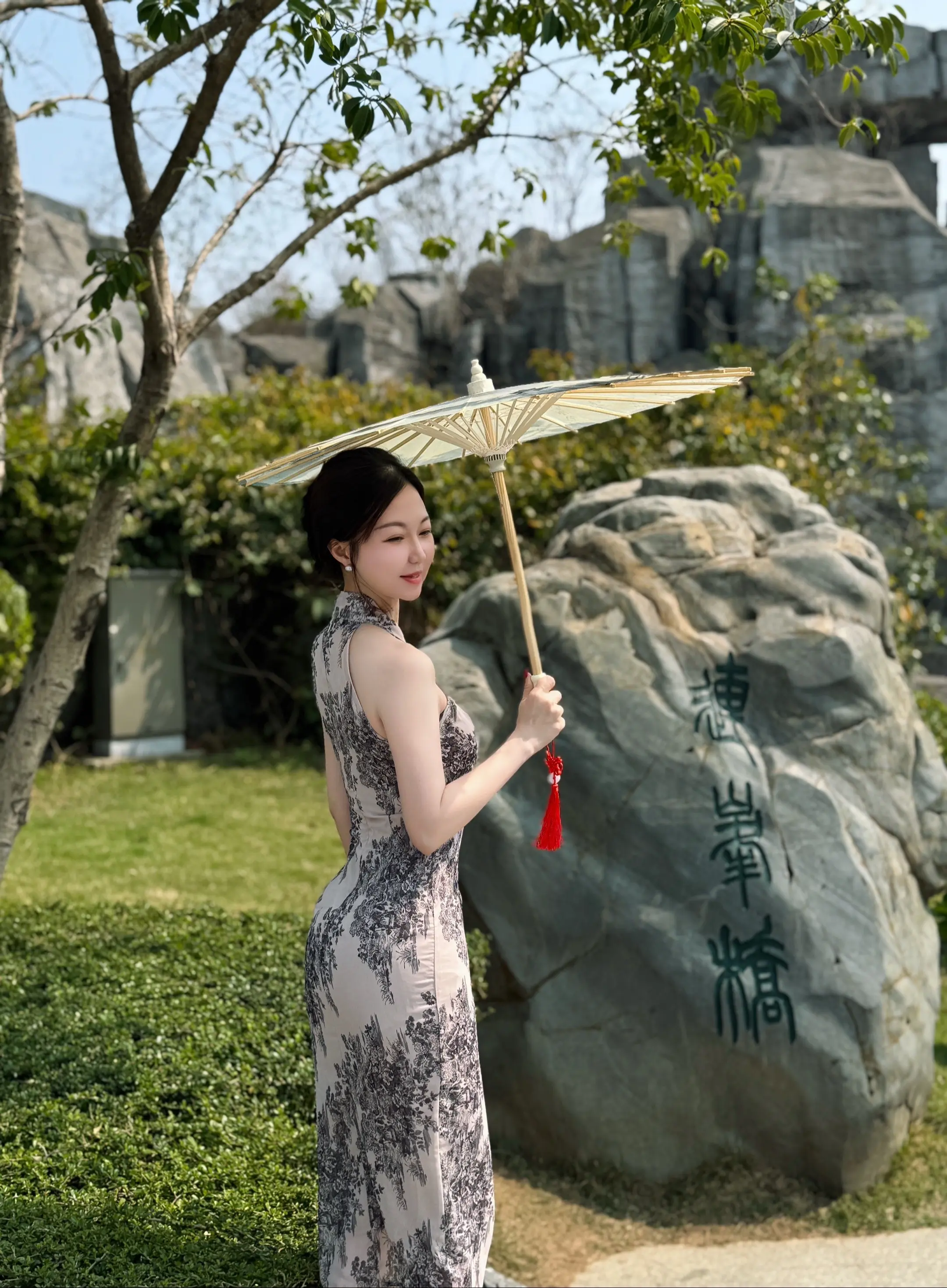 春风十里，不如你一笑倾城。