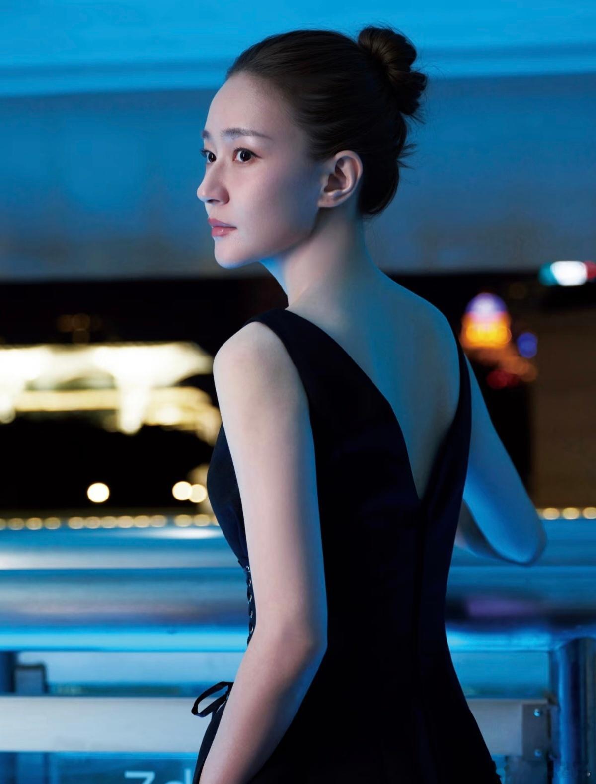 焦俊艳：暗夜缪斯，夜色里的黑天鹅！ ​​​