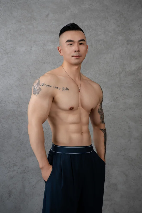 身材和颜值总要有一样吧