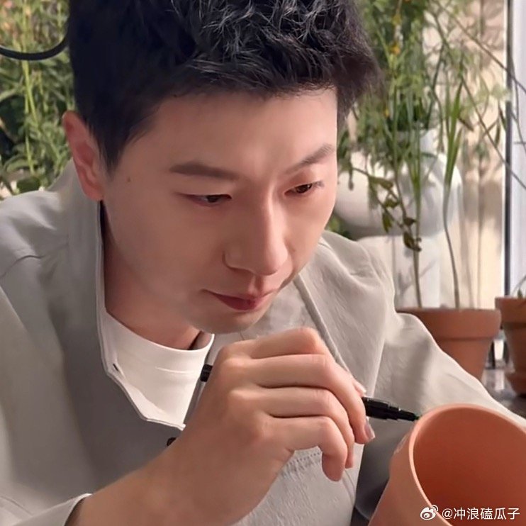 马龙展示美术才艺总算把你盼来了这么美丽的马龙花絮多发一点好吗？