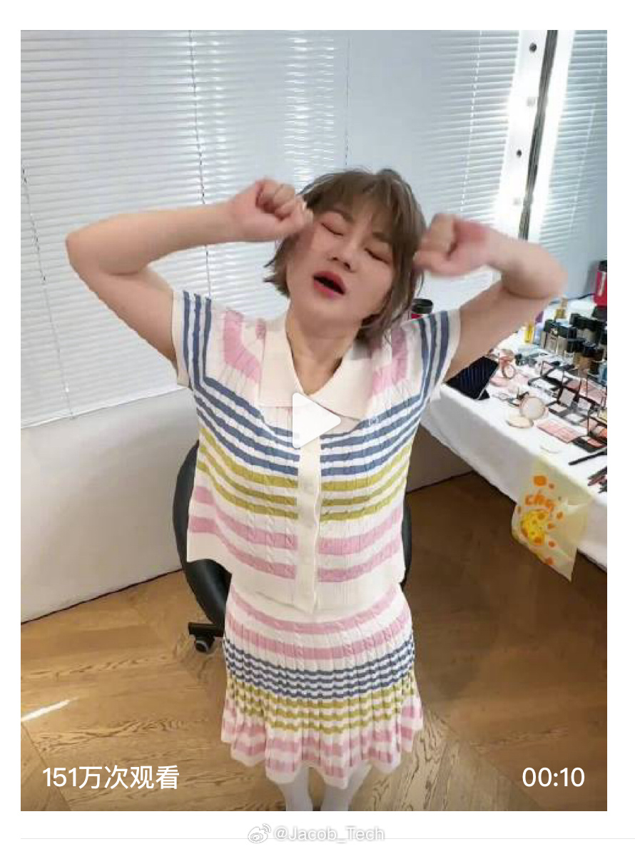 杨天真跺脚变装好瘦哈？不是还是我认识的那个杨天真吗？好瘦！什么时候减的肥呀[跪了