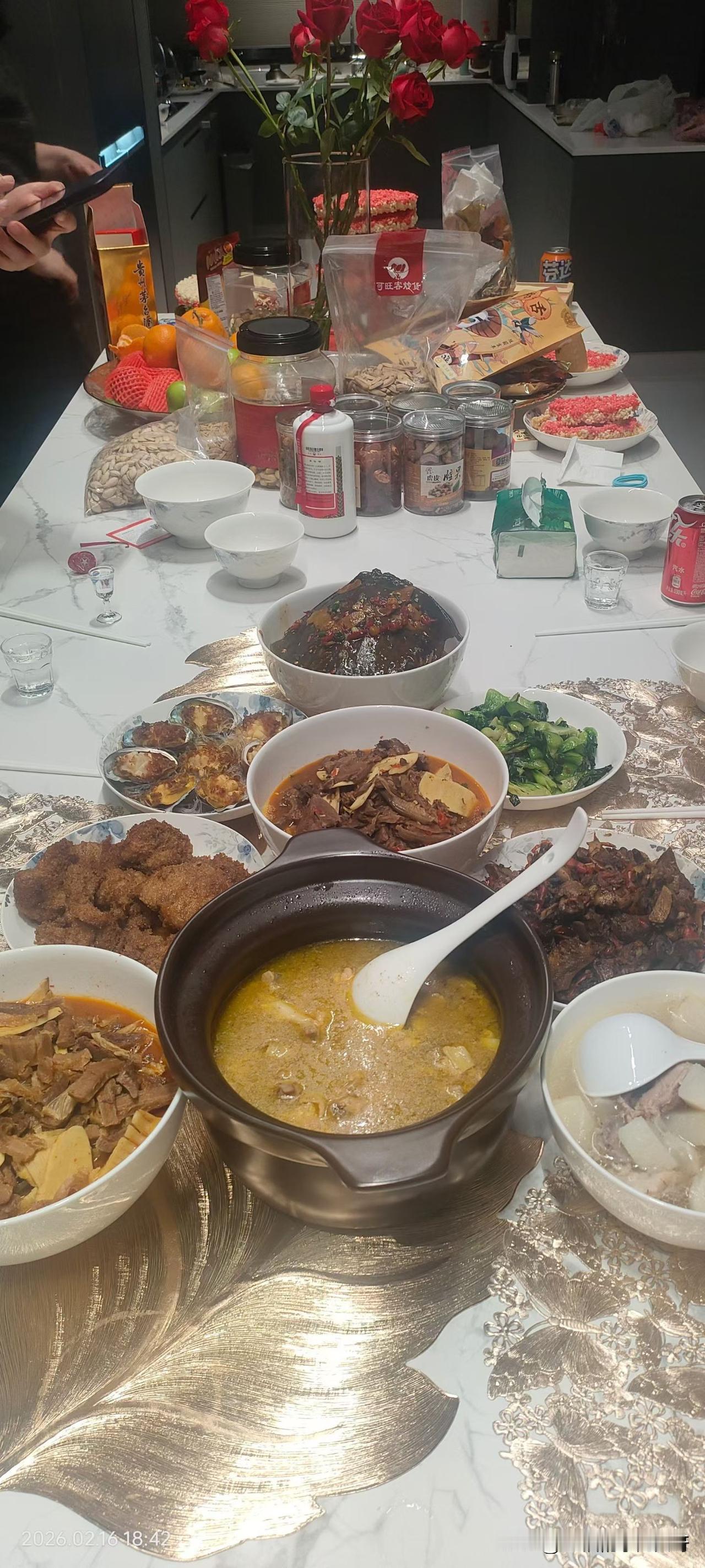 大年初一的感悟：
原来过年，是身体在过年，灵魂在加班
 
忙着拜年、忙着应酬、忙