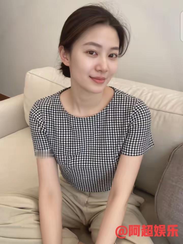 普普通通中年小姐姐一枚，没有化妆，没有美颜，反而让人看着这么踏实！