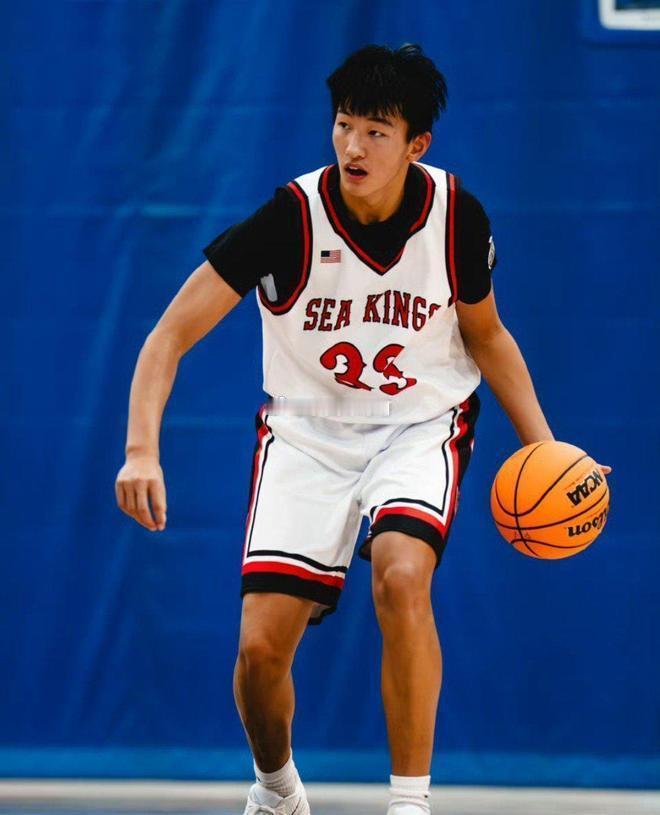 中国塔图姆？高三学生崔世一面对全美第四高中Christian collins砍下