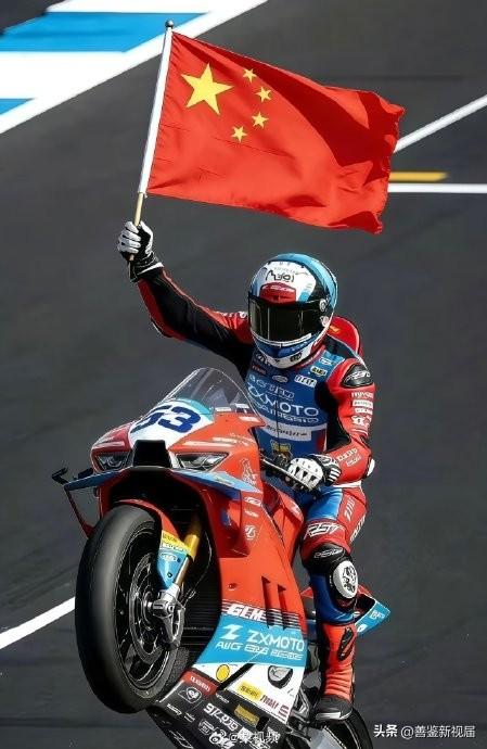 燃血赛道！中国机车的冠军突围路！
 
WSBK赛场，张雪机车以碾压之势夺冠，五星