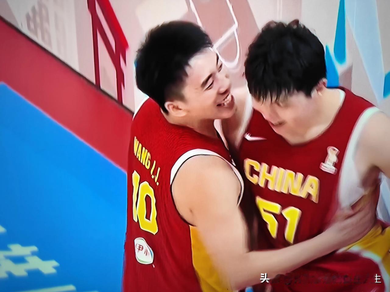 男篮世界杯预选赛，中国男篮凭借杨瀚森在最后4.1秒的绝杀球，主场89比87艰难战