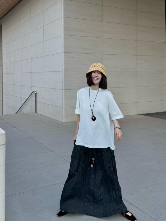 OOTD 今天穿的白T半裙
