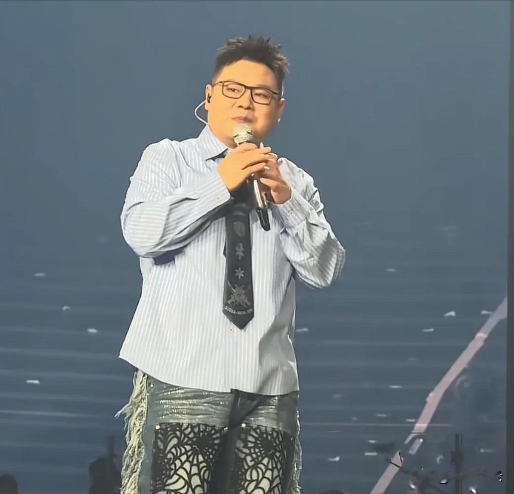 岳云鹏开演唱会不是为了钱，也不是为了名，而是为了开拓新的领域，为传统相声铺出一条