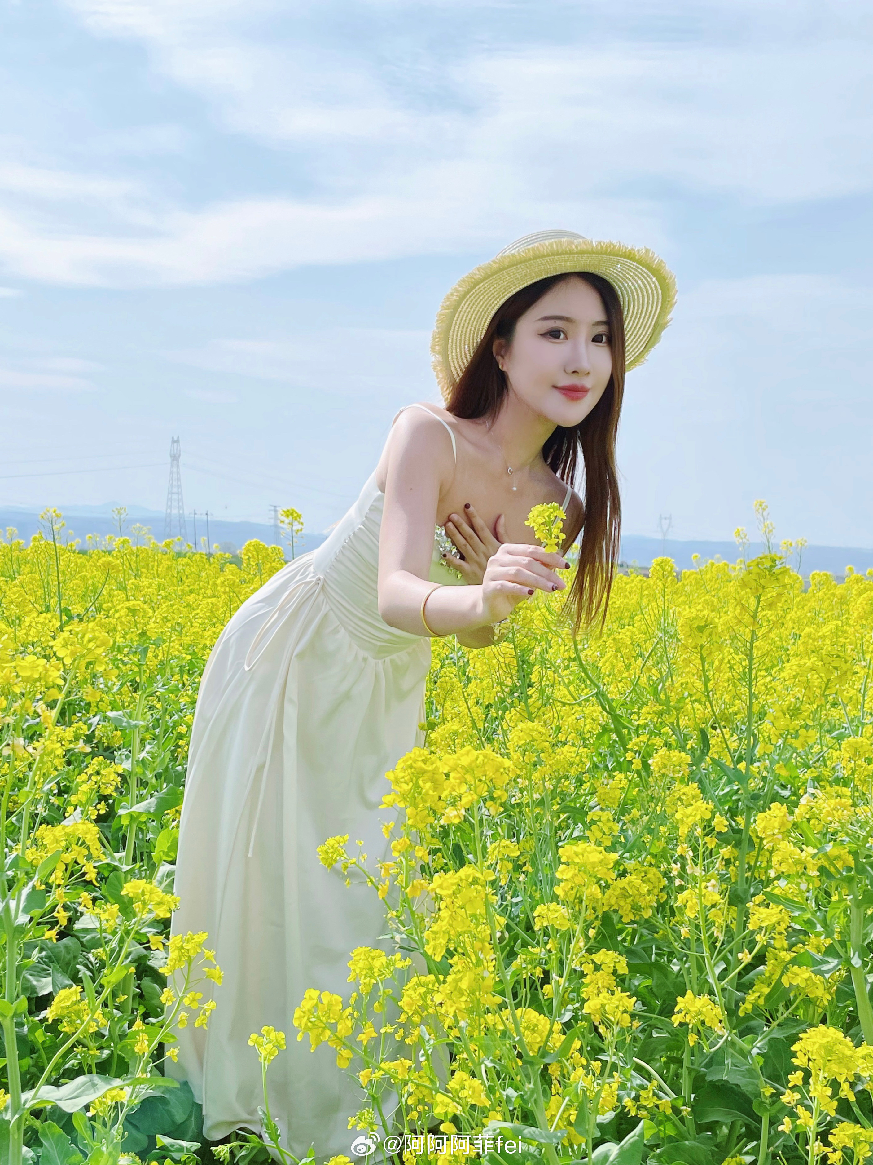 故事的小黄花🌼油菜花也太美了吧～ ​​​