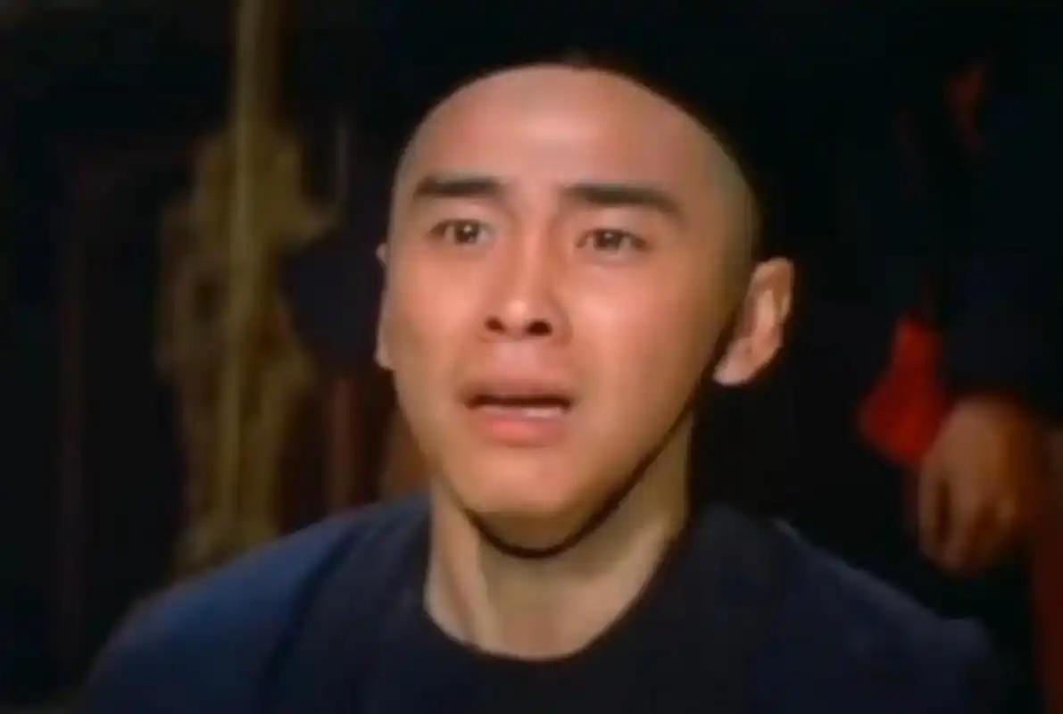 1896年，一个小太监颤抖着双手，把一份东西递到慈禧面前。下一秒，慈禧拍案而起，