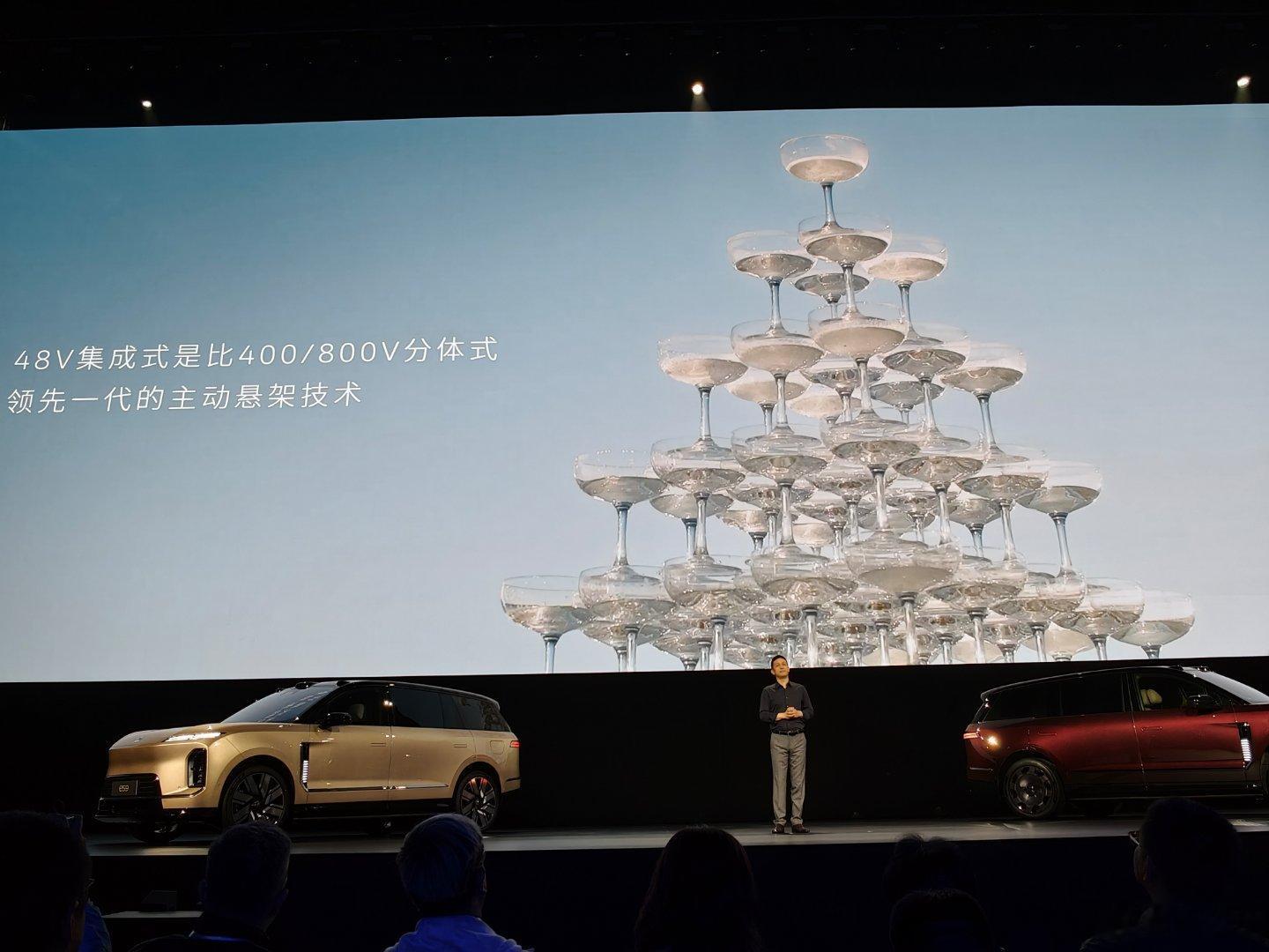 李斌:48V集成式是比400/800V分体式领先一代的主动悬架技术。蔚来es9蔚