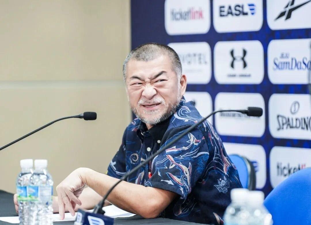 日帅盛赞全队！团队协作流畅进攻爆发，三分与果断处理球致胜
 
半决赛击败中国男篮