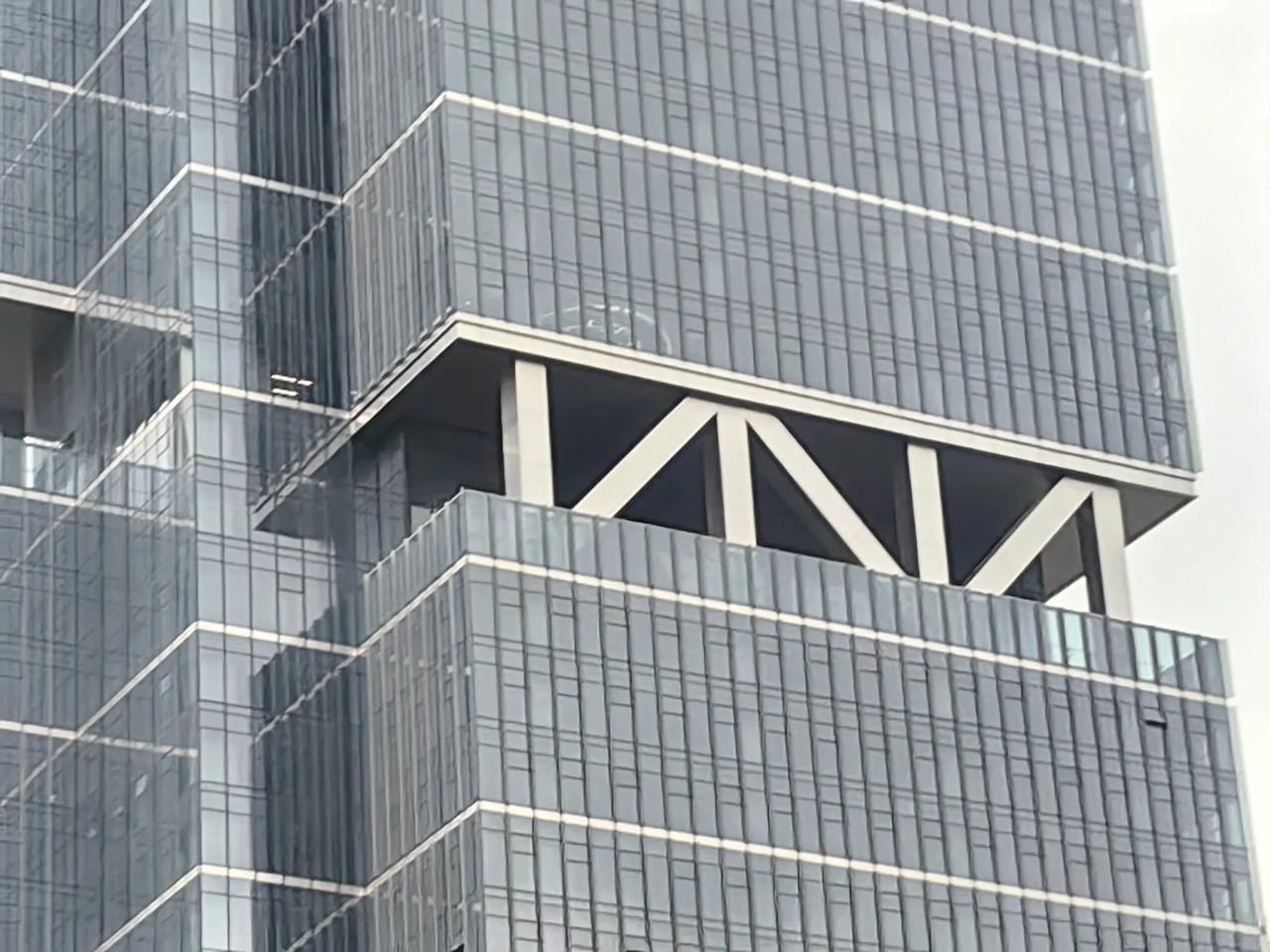 #万能生活指南#路过深圳看到这栋楼，佩服设计师的智慧，敬畏建造者的技术，国之栋梁